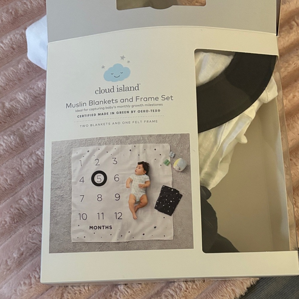 Cloud Island Muslin Blanket and Frame Set - Black and White